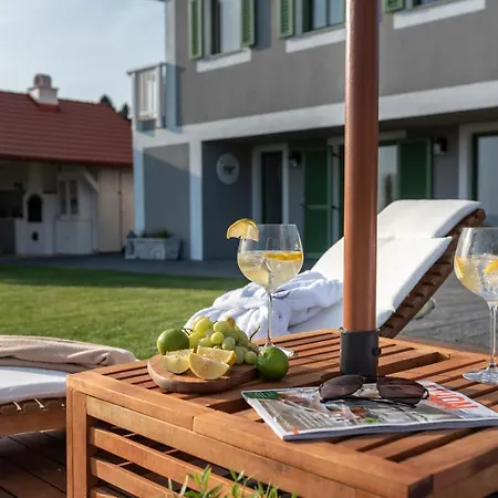 Lovassy Vendeghaz Guest house 4*
