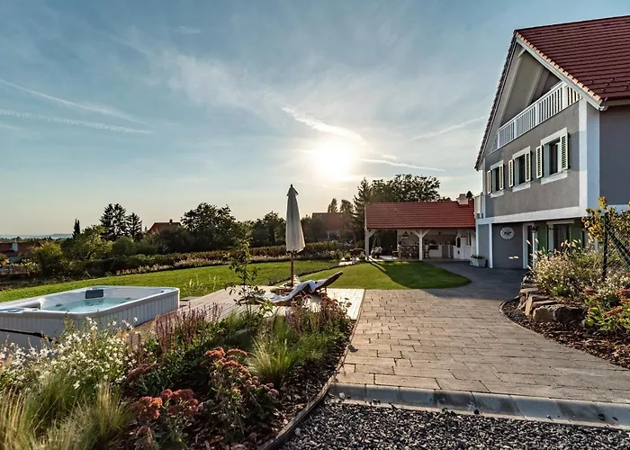 Lovassy Vendeghaz Guest house 4*